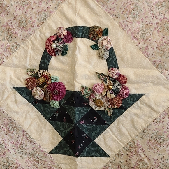 Vintage handmade quilt tapestry - Picture 3 of 4